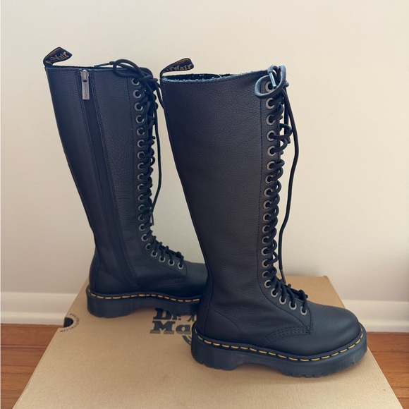 Dr Marten 1B60 Bex Black Boots - Picture 7 of 10